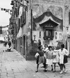 Venezia, a Palazzo Grimani le foto di Inge Morath dedicate alla città lagunare Venezia, a Palazzo Grimani le foto di Inge Morath dedicate alla città lagunare