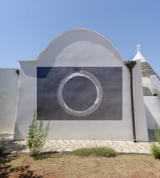 Puglia, una rassegna di arte contemporanea in mezzo ai trulli, con grandi nomi