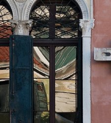 Danh Vo in mostra alla Querini Stampalia di Venezia, in dialogo con Park Seo-Bo e Noguchi Danh Vo in mostra alla Querini Stampalia di Venezia, in dialogo con Park Seo-Bo e Noguchi