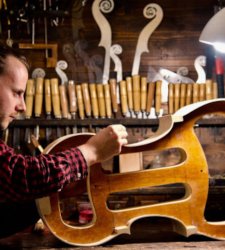 Do you know how a violin is made? Visit the violin-making workshops of Cremona