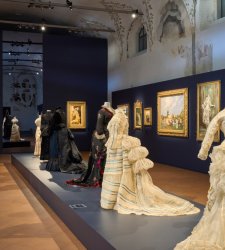 Forli, the great exhibition on art and fashion at the San Domenico Museums reopens its doors in total safety 