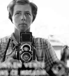 Conegliano, in mostra 93 autoritratti di Vivian Maier per ripercorrere l'opera della tata-fotografa Conegliano, in mostra 93 autoritratti di Vivian Maier per ripercorrere l'opera della tata-fotografa