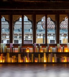 Chiara Dynys dona sus libros de magia iluminadores a la Fondazione Musei Civici di Venezia  Chiara Dynys dona sus libros de magia iluminadores a la Fondazione Musei Civici di Venezia