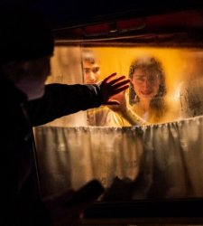 Sad farewell to wife and children at Odessa station is the winning photo of Siena Awards 2023 Sad farewell to wife and children at Odessa station is the winning photo of Siena Awards 2023