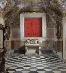 Due opere permanenti in corallo di Jan Fabre arricchiscono due luoghi sacri di Napoli  Due opere permanenti in corallo di Jan Fabre arricchiscono due luoghi sacri di Napoli