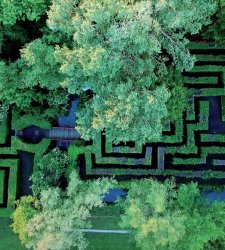Between the Minotaur and D'Annunzio, the two labyrinths of the Castle of San Pelagio