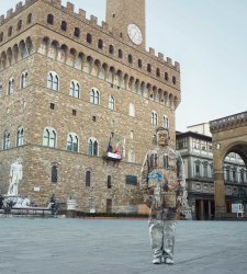 In Florenz, die persönliche Ausstellung von Liu Bolin, dem Tarnkünstler In Florenz, die persönliche Ausstellung von Liu Bolin, dem Tarnkünstler