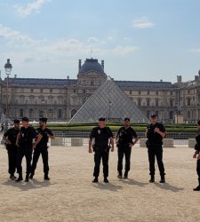 Paris, Louvre armored for the arrival of Mattarella and Macron. Exclusive photos