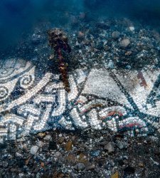 New underwater mosaic discovered in Baia, featuring intertwining blue lines