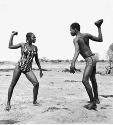 Trieste, al Magazzino delle Idee i maggiori ritrattisti africani contemporanei Trieste, al Magazzino delle Idee i maggiori ritrattisti africani contemporanei