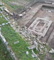 Paestum reveals new discoveries: hundreds of votive offerings, statues and altars found in Doric temple