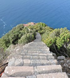 Cinque Terre, some steps of the Monesteroli Steps landslide: closed