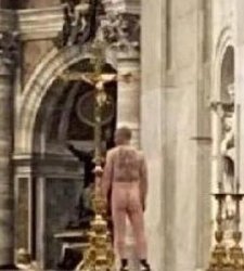 Rome, man gets naked inside St. Peter's Basilica