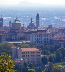 Bergamo, pensioner explains monuments: fined for abusive practice of guiding profession