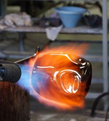 Il Museo del Vetro di Murano apre una mostra per sensibilizzare sul riciclo del vetro Il Museo del Vetro di Murano apre una mostra per sensibilizzare sul riciclo del vetro
