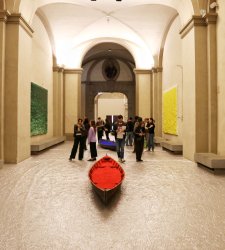 Viaggio di luce: a Firenze, Palazzo Medici Riccardi, dialogo tra Parmigiani ed Herrero Viaggio di luce: a Firenze, Palazzo Medici Riccardi, dialogo tra Parmigiani ed Herrero