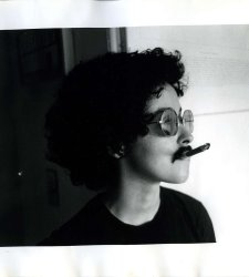 A Milano una grande mostra su Adrian Piper, l'artista che ha sfidato le convenzioni di razza e genere A Milano una grande mostra su Adrian Piper, l'artista che ha sfidato le convenzioni di razza e genere