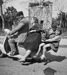 A Pordenone, per la prima volta in Italia, una selezione di scatti de Les Italiens di Bruno Barbey A Pordenone, per la prima volta in Italia, una selezione di scatti de Les Italiens di Bruno Barbey