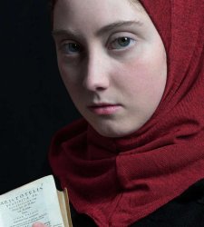 A Capri la mostra fotografica di Carla Iacono dedicata all'hijab A Capri la mostra fotografica di Carla Iacono dedicata all'hijab