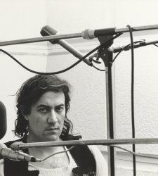 Demetrio Stratos: la voce che sfida l’impossibile in mostra a Ravenna Demetrio Stratos: la voce che sfida l’impossibile in mostra a Ravenna