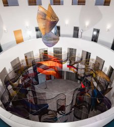 Nova Gorica, le opere tessili di Eta Sadar Breznik aprono la Biennale d'arte tessile 2025 Nova Gorica, le opere tessili di Eta Sadar Breznik aprono la Biennale d'arte tessile 2025