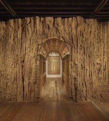 Venezia, il Museo Fortuny accoglie le composizioni fiabesche di Eva Jospin  Venezia, il Museo Fortuny accoglie le composizioni fiabesche di Eva Jospin