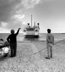 La poesia dell'isola attraverso Berengo Gardin e Romano in mostra all'Acquario Civico di Milano La poesia dell'isola attraverso Berengo Gardin e Romano in mostra all'Acquario Civico di Milano