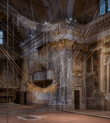 Monica Bonvicini trasforma la chiesa di San Carlo a Cremona con la sua “And Rose” Monica Bonvicini trasforma la chiesa di San Carlo a Cremona con la sua “And Rose”