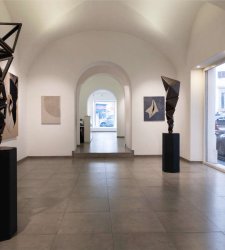 Roma, un testa a testa tra diversi artisti alla Mucciaccia Gallery Roma, un testa a testa tra diversi artisti alla Mucciaccia Gallery