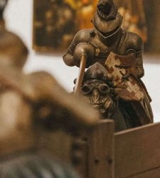 Ad Arezzo una mostra dedicata a tornei e giochi guerreschi del Medioevo e del Rinascimento Ad Arezzo una mostra dedicata a tornei e giochi guerreschi del Medioevo e del Rinascimento