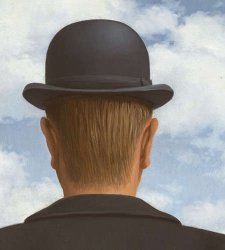 La obra maestra de Magritte a subasta: L'Ami intime comienza con una estimación de 30-50 millones de libras. La obra maestra de Magritte a subasta: L'Ami intime comienza con una estimación de 30-50 millones de libras.