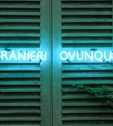 Stranieri ovunque, il progetto di Claire Fontaine, entra nella collezione permanente del Museo di Castelbuono Stranieri ovunque, il progetto di Claire Fontaine, entra nella collezione permanente del Museo di Castelbuono
