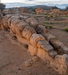 Agrigento, all set to raise the telamon of the Temple of Olympian Zeus