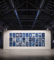 Alle OGR di Torino una mostra sui concetti di verità e autenticità nell’epoca dell’intelligenza artificiale Alle OGR di Torino una mostra sui concetti di verità e autenticità nell’epoca dell’intelligenza artificiale