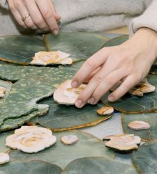L'Atelier Terre apporte la beauté du commesso florentin à Paris pour Révélations 2025 L'Atelier Terre apporte la beauté du commesso florentin à Paris pour Révélations 2025