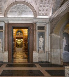 Vatican Museums, restored with tailor-made interventions ancient statues and sarcophagi of the Atrium of the Four Gates Vatican Museums, restored with tailor-made interventions ancient statues and sarcophagi of the Atrium of the Four Gates