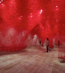 Una grande retrospettiva su Chiharu Shiota al MAO di Torino: la materia invisibile dell’anima Una grande retrospettiva su Chiharu Shiota al MAO di Torino: la materia invisibile dell’anima