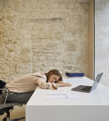 À Paris, Elmgreen & Dragset bouleversent les conventions du monde de l'art avec une nouvelle œuvre À Paris, Elmgreen & Dragset bouleversent les conventions du monde de l'art avec une nouvelle œuvre