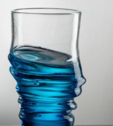 Fabrizio Plessi esplora il vetro di Murano con la mostra “Perdersi in un bicchier d’acqua” Fabrizio Plessi esplora il vetro di Murano con la mostra “Perdersi in un bicchier d’acqua”
