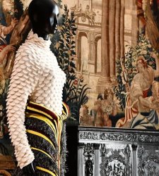 Louvre Couture, la prima mostra del museo parigino dedicata alla moda  Louvre Couture, la prima mostra del museo parigino dedicata alla moda