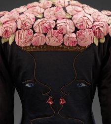 Al Victoria and Albert Museum la prima mostra mai dedicata nel Regno Unito a Elsa Schiaparelli Al Victoria and Albert Museum la prima mostra mai dedicata nel Regno Unito a Elsa Schiaparelli