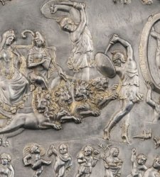 Milan, new display case at Civico Museo Archeologico for the Patera of Parabiago Milan, new display case at Civico Museo Archeologico for the Patera of Parabiago