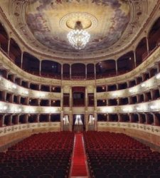 Die Restaurierung des Teatro della Pergola in Florenz, dem ersten Beispiel eines Theaters im italienischen Stil Die Restaurierung des Teatro della Pergola in Florenz, dem ersten Beispiel eines Theaters im italienischen Stil