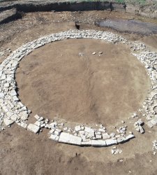 Raro complejo de piedras circulares descubierto en Alemania: un túmulo romano  Raro complejo de piedras circulares descubierto en Alemania: un túmulo romano