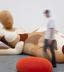 Urs Fischer in mostra da Gagosian a Roma coi suoi dipinti su polvere e le sue sculture Urs Fischer in mostra da Gagosian a Roma coi suoi dipinti su polvere e le sue sculture
