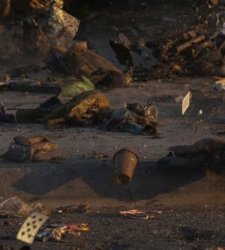 Yannis Bournias esplora il silenzio e la sospensione della solitudine contemporanea Yannis Bournias esplora il silenzio e la sospensione della solitudine contemporanea