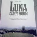 Luna Caput Mundi di Simone Caffaz. Metti insieme Michelangelo, Canova, Berlusconi e Gigi Buffon...