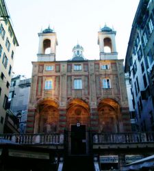 Genoa, San Pietro in Banchi: a church built over (and thanks to) stores!
