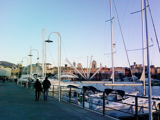 Il porto antico di Genova oggi, visto dal Ponte Spinola