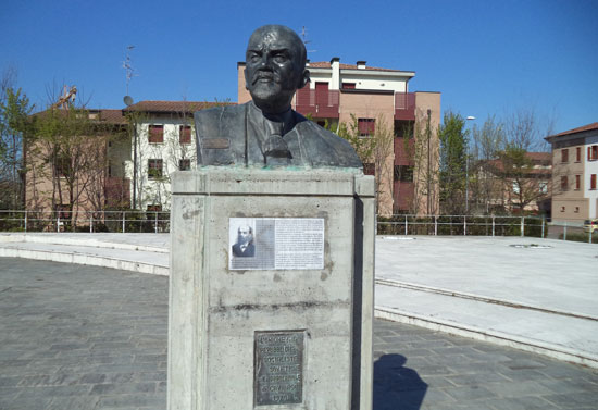 Il monumento a Lenin di Cavriago